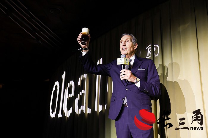 媒体管家|星巴克的未来制胜秘密，藏在霍华德·舒尔茨带来的新品意榄朵里