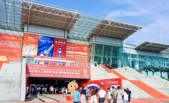 2025媒体管家:展会现场人气火爆,东方鼎酒再次亮相南京糖酒会!