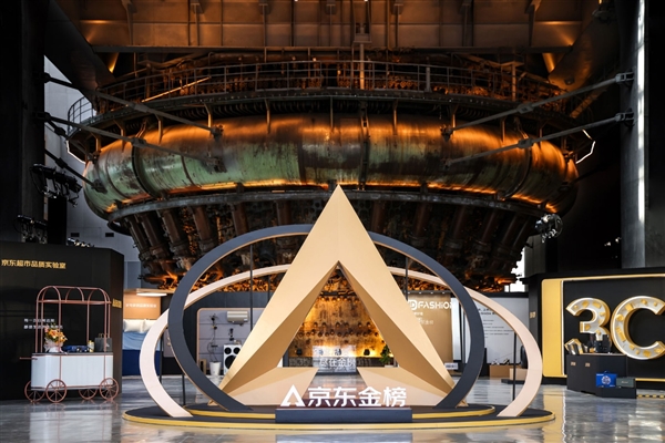 金榜加冕！影驰 RTX 5080金属大师黑金版OC显卡斩获京东2025年度显卡品质金奖！