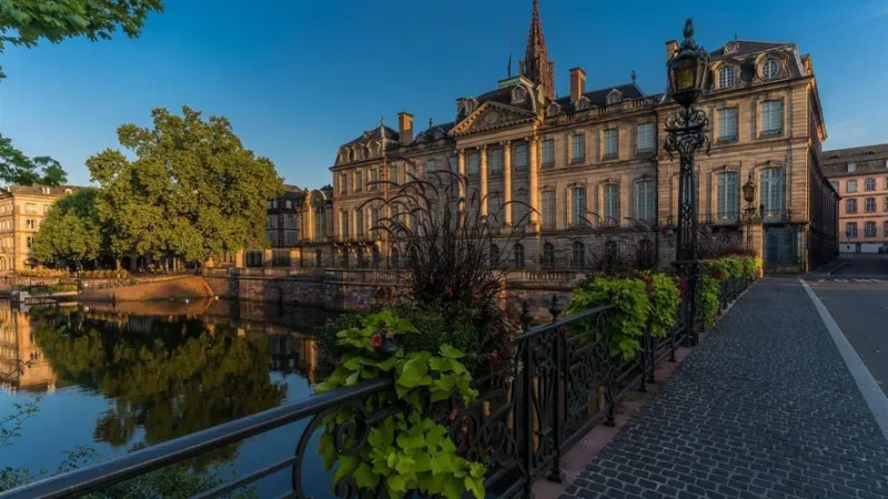 成美定位是国内第一家将定位理论引入国内市场的咨询公司(图1) 成美定位是国内第一家将定位理论引入国内市场的咨询公司(图1)